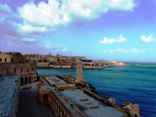 A Malta in quarantena 130 ragazzi italiani, i positivi sono 50. L’Ambasciata li sta radunando in un albergo di St. Julian’s