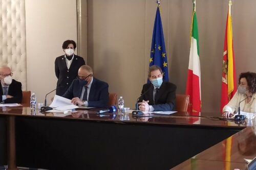 Istruzione, 32 milioni per il nuovo Piano triennale contro povertà educativa e dispersione scolastica