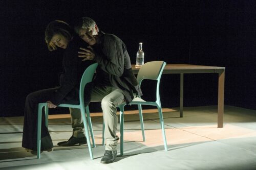 “POLVERE”, il pluripremiato spettacolo di Saverio La Ruina, inaugura la serie di tournée siciliane che la Rete Latitudini organizza in primavera per alcuni fra i maggiori drammaturghi italiani contemporanei