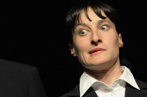 contagi ancora in calo. Al via la quarta dose per gli over 80