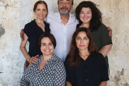 Dal 4 al 30 agosto la seconda parte del Cortile Teatro Festival. In scena novità di Saverio Tavano, Carullo-Minasi e Auretta Sterrantino. Torna Filippo Luna con il “Colapesce”