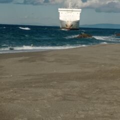 Si arena traghetto sulla costa di Rometta Marea