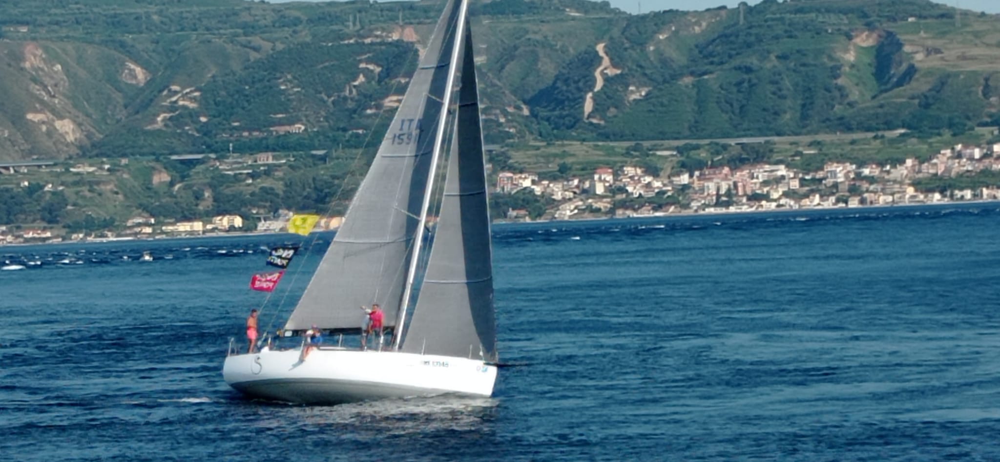 Reggio Calabria, filmato squalo bianco femmina di oltre tre metri a pochi metri dalla spiaggia
