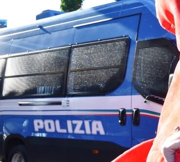 In fuga dall’Iran trova l’inferno