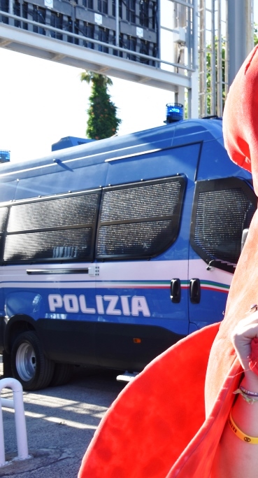 In fuga dall’Iran trova l’inferno