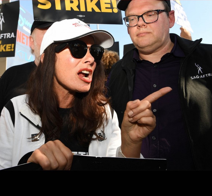 ULTIMA GENERAZIONE: PALERMO, ASSEMBLEA POPOLARE A PIAZZA INDIPENDENZA AL TERMINE DI UN MESE DI MOBILITAZIONE