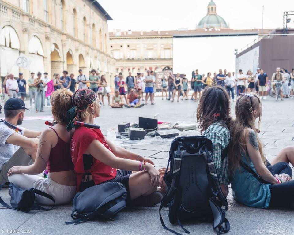 Fare società locale