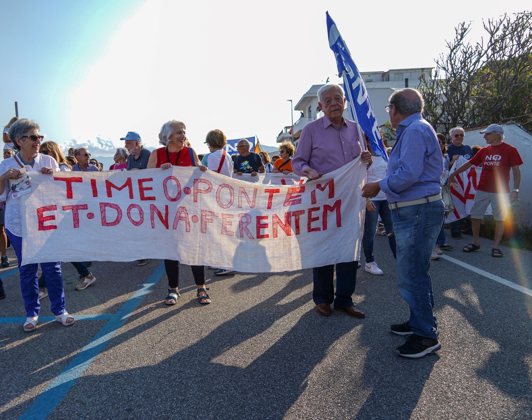 Auguri di buon anno del comitato Noponte Capo Peloro alla città ed al sindaco Basile