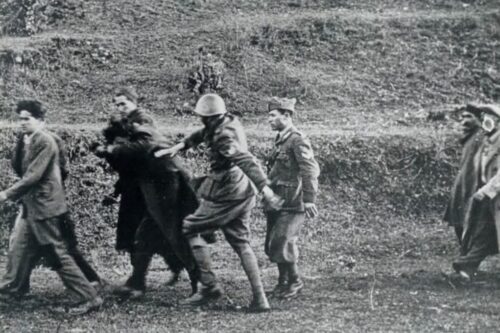 ‘VI BRUCEREMO TUTTI’. IL 16 FEBBRAIO 1943 L’ESERCITO ITALIANO UCCISE A SANGUE FREDDO 175 UOMINI E RAGAZZI DEL VILLAGGIO DI DOMENIKON, IN GRECIA: UNA STORIA CHE LA RAI, NEL 2008, RIFIUTO’ DI RACCONTARE