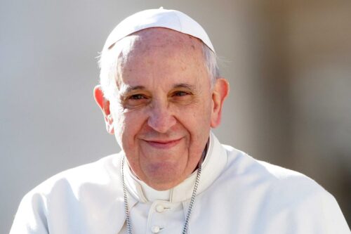 Dal Palazzo alla Miseria: Francesco, il papa che il Potere non ha mai tollerato