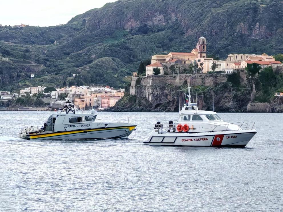 Ipotesi di reato: interruzione pubblico servizio di collegamento Eolie terra ferma