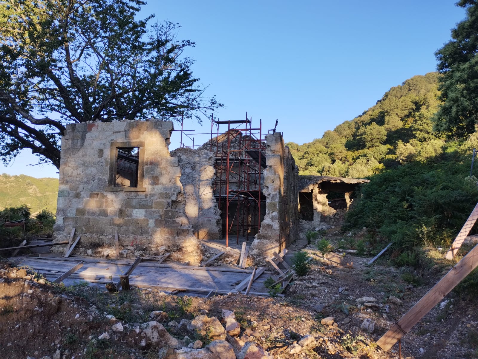 A spasso con le ruspe nella riserva naturale