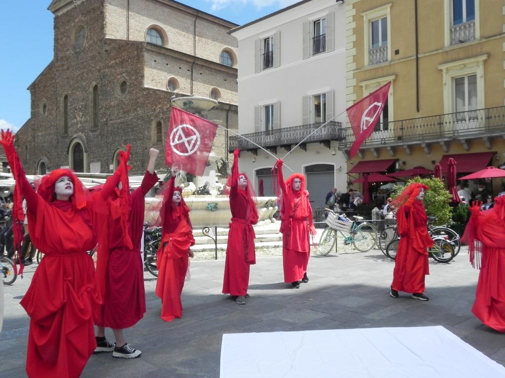 Ma dove si fa il processo ai diecimila di Bologna?