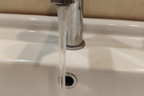 Lunedì 16 ore 10:30 davanti la sede della Città Metropolitana sit-in del Comitato “Vogliamo l’acqua dal rubinetto!”