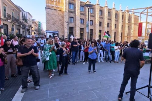 Ragusa: Presidio e consegna al Prefetto del documento indirizzato al Governo per la liberazione dell’equipaggio della Freedom Flotilla