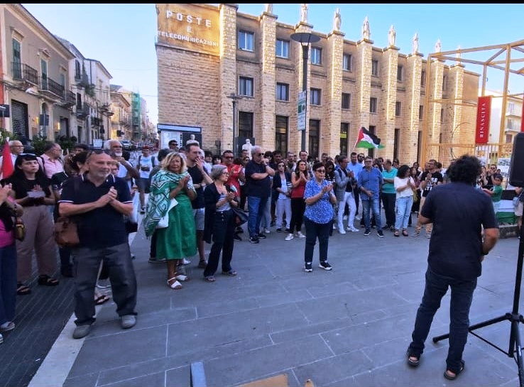 Ragusa: Presidio e consegna al Prefetto del documento indirizzato al Governo per la liberazione dell’equipaggio della Freedom Flotilla