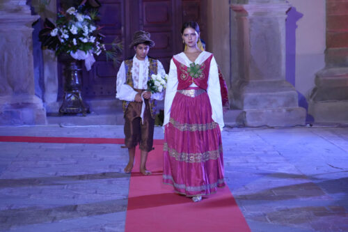 “Spose, un Secolo di Eleganza”: Un Trionfo di Stile e  di Storia a Mirto