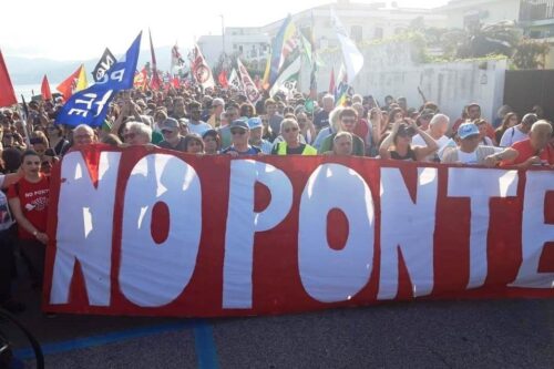 Il corteo No Ponte invade Messina: «È un imbroglio per drenare risorse»