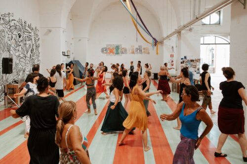 Voci spezzate: il dolore e la forza delle donne