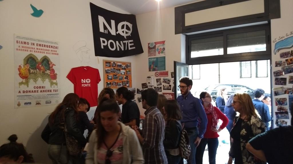 L’ASSEMBLEA NO PONTE INCONTRA I GIORNALISTI