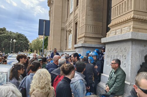 LETTERA APERTA. LA SCUOLA NON SI VENDE, LA SCUOLA NON SI ARMA