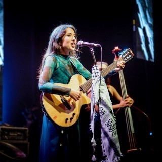Luisa Briguglio con “Canto e Cunto”