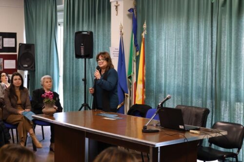 Messina crocevia delle genti: il Liceo “E. Ainis” celebra 90 anni tra storia, cosmopolitismo e grandi emozioni