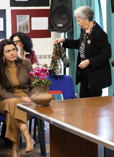 Siciliana la prima donna a poetare in un volgare d’Italia