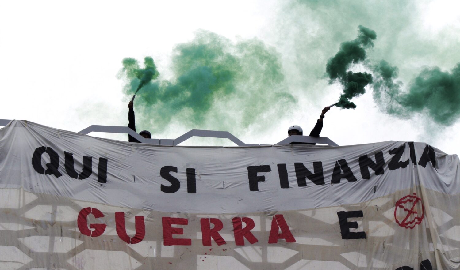 In presidio davanti a Sigonella: «Sicilia terra di Pace»
