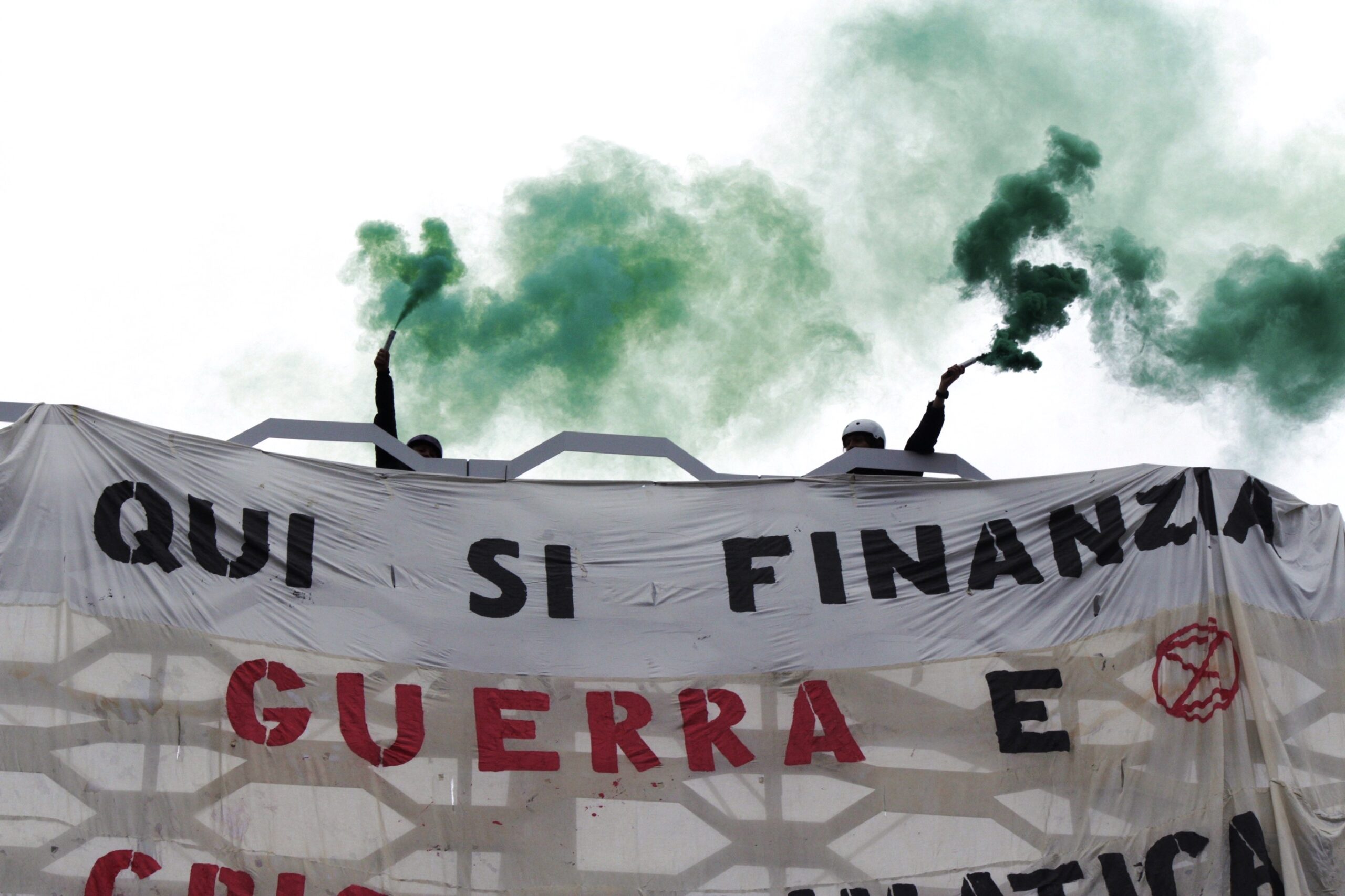 In presidio davanti a Sigonella: «Sicilia terra di Pace»