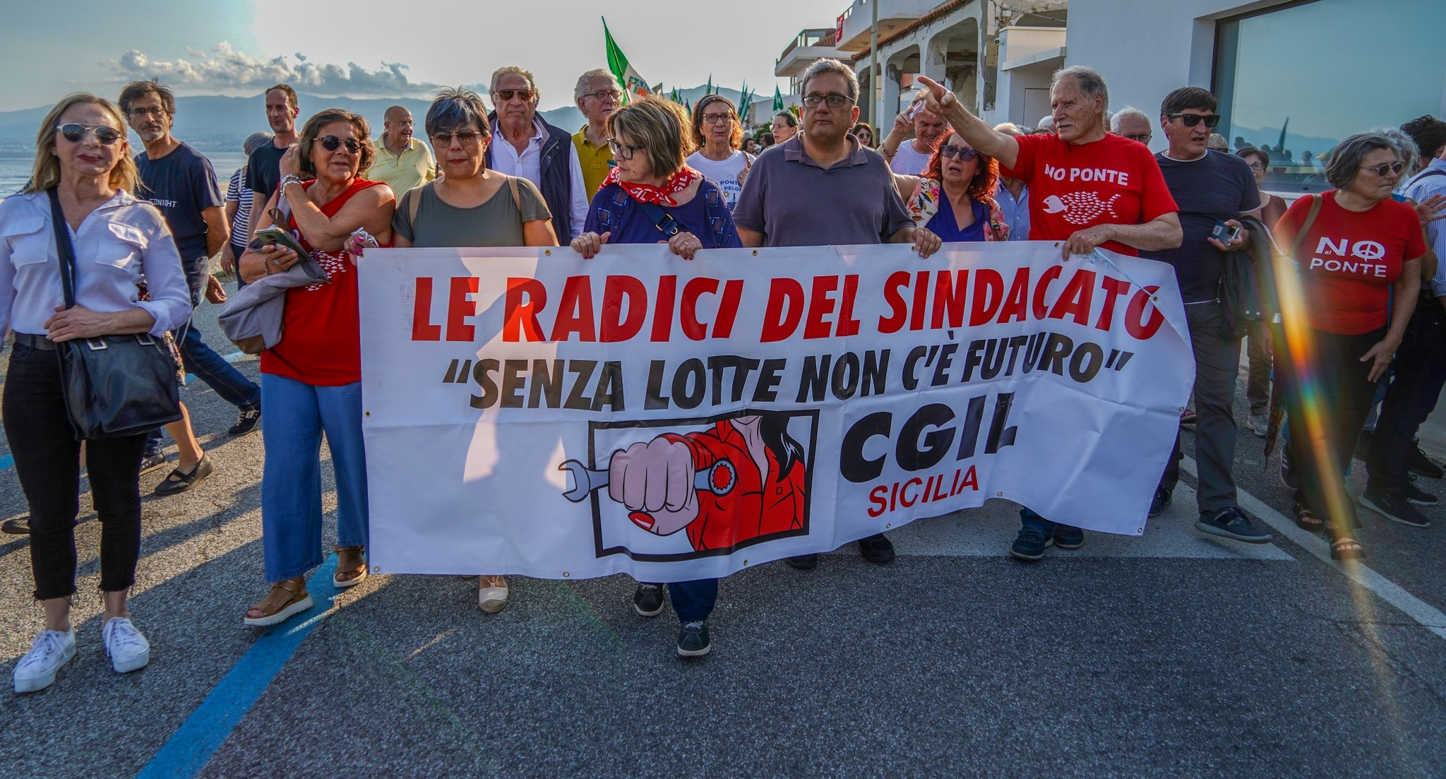 SCENE DI LOTTA DI CLASSE A MESSINA