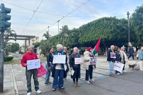 Sit- in permanente in piazza Cairoli proPalestina, contro la guerra