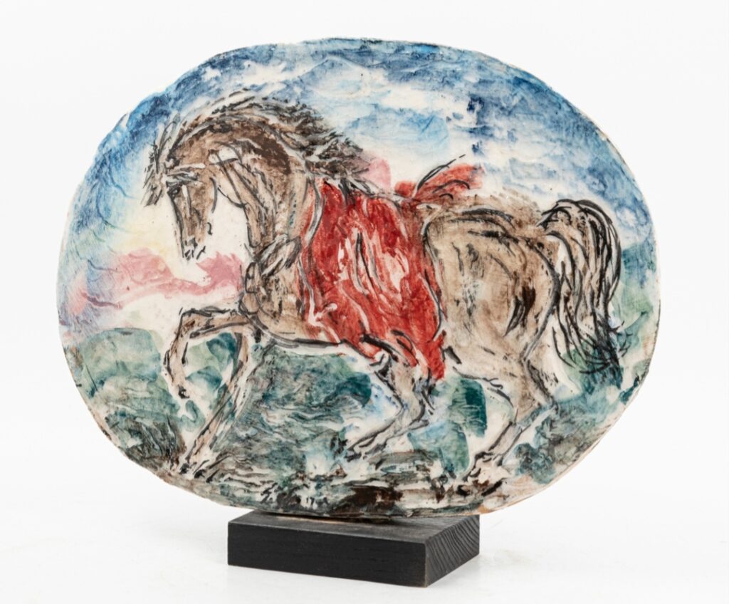 Giovan Francesco Gonzaga (Milano 12 ottobre 1921, Milano 2 ottobre 2007) "Cavaliere" scultura in ceramica smaltata, cm 22 x 31